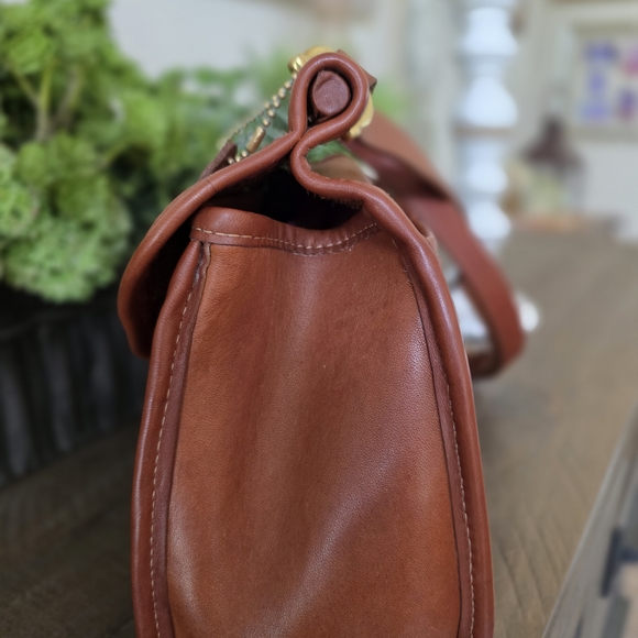 Vintage Coach Logan Crossbody/Shoulder Bag In Glovetanned British Tan Leather - Picture 9 of 14